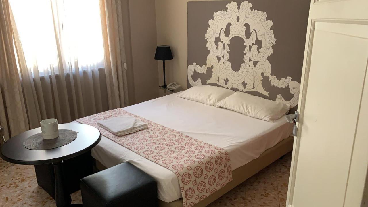 Due Cani Apartment Палермо Екстер'єр фото